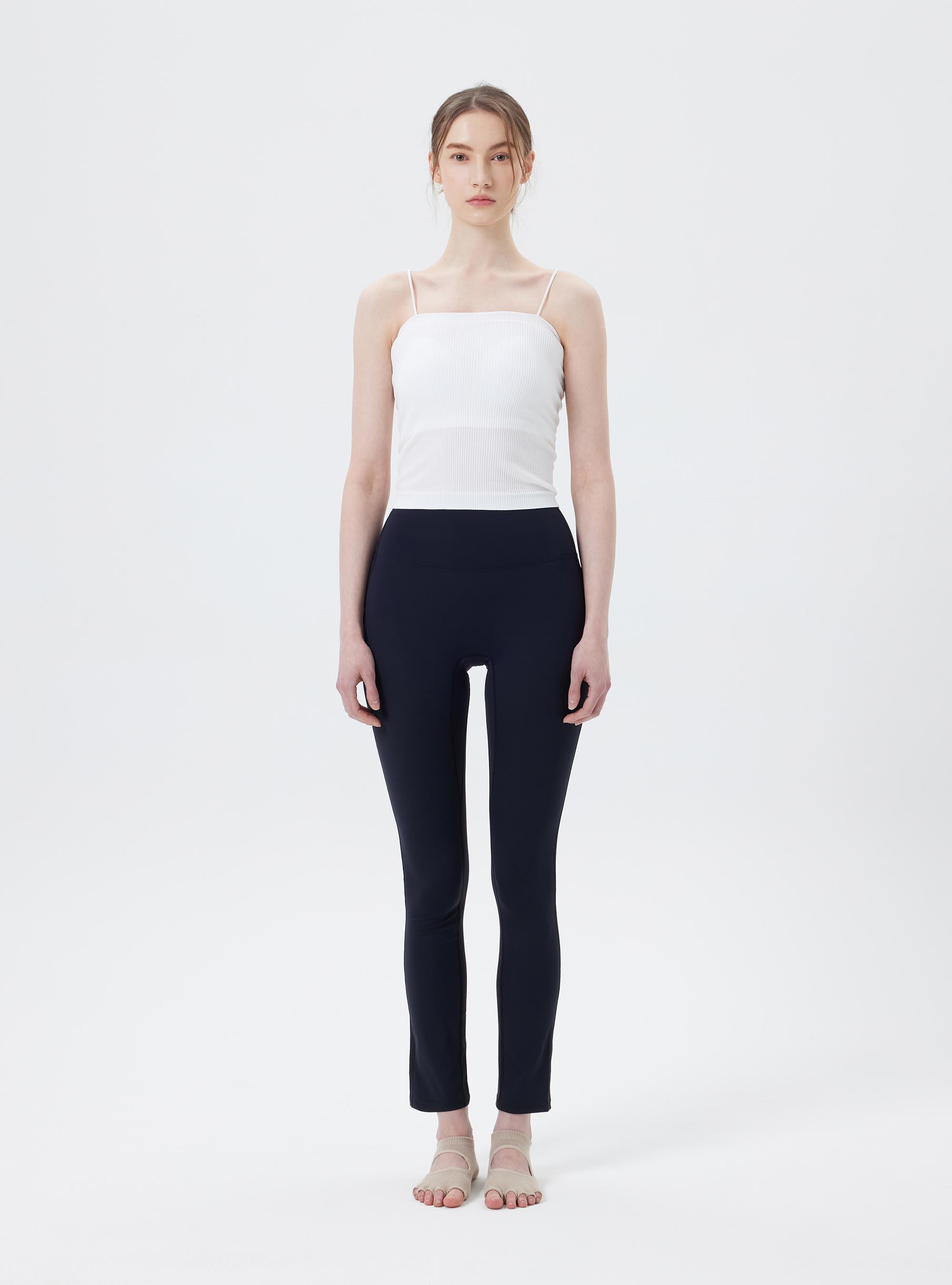 플뢰르 슬림 스트레이트 핏 레깅스  Fleur slim straight fit leggings (1color)